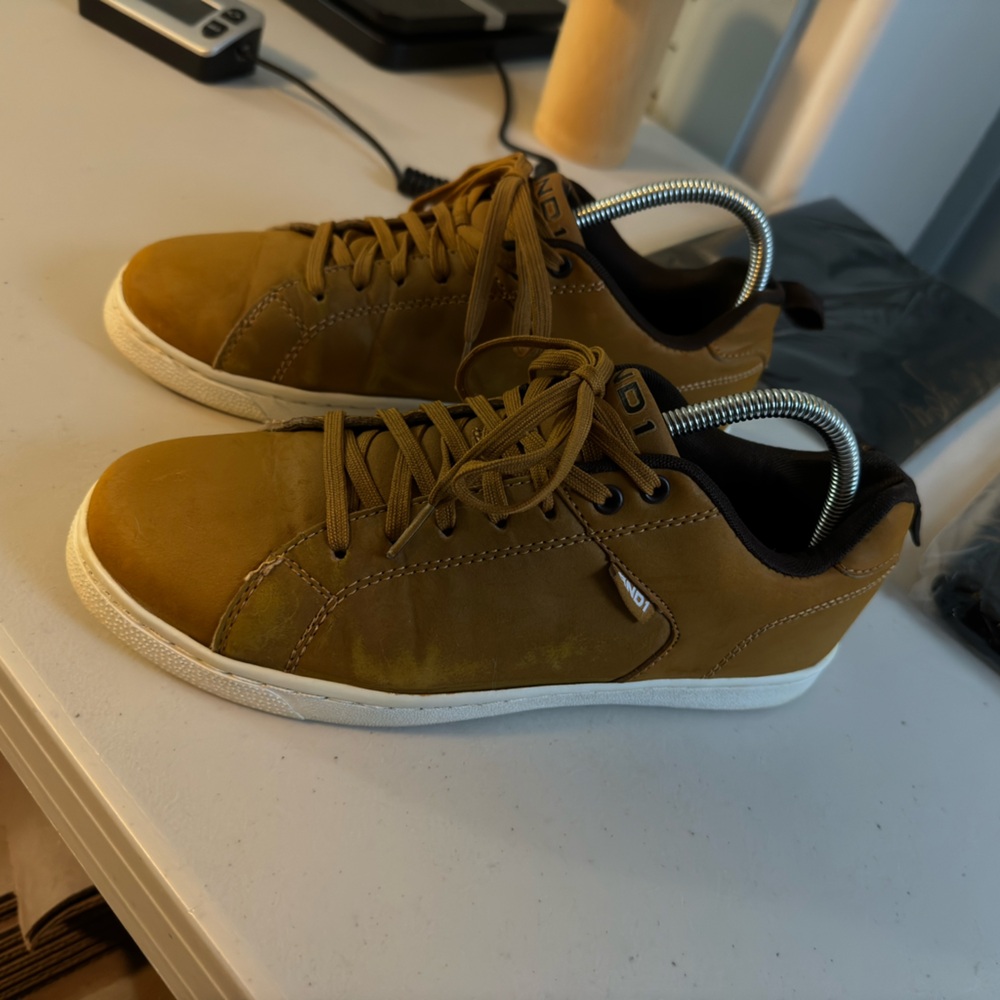 Mens AND1 Courtside Casual Sneakers, Size 7, Wheat.